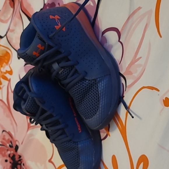 SOLD Under Armour Basketball Shoes Size 2 Y Blue - Picture 3 of 7